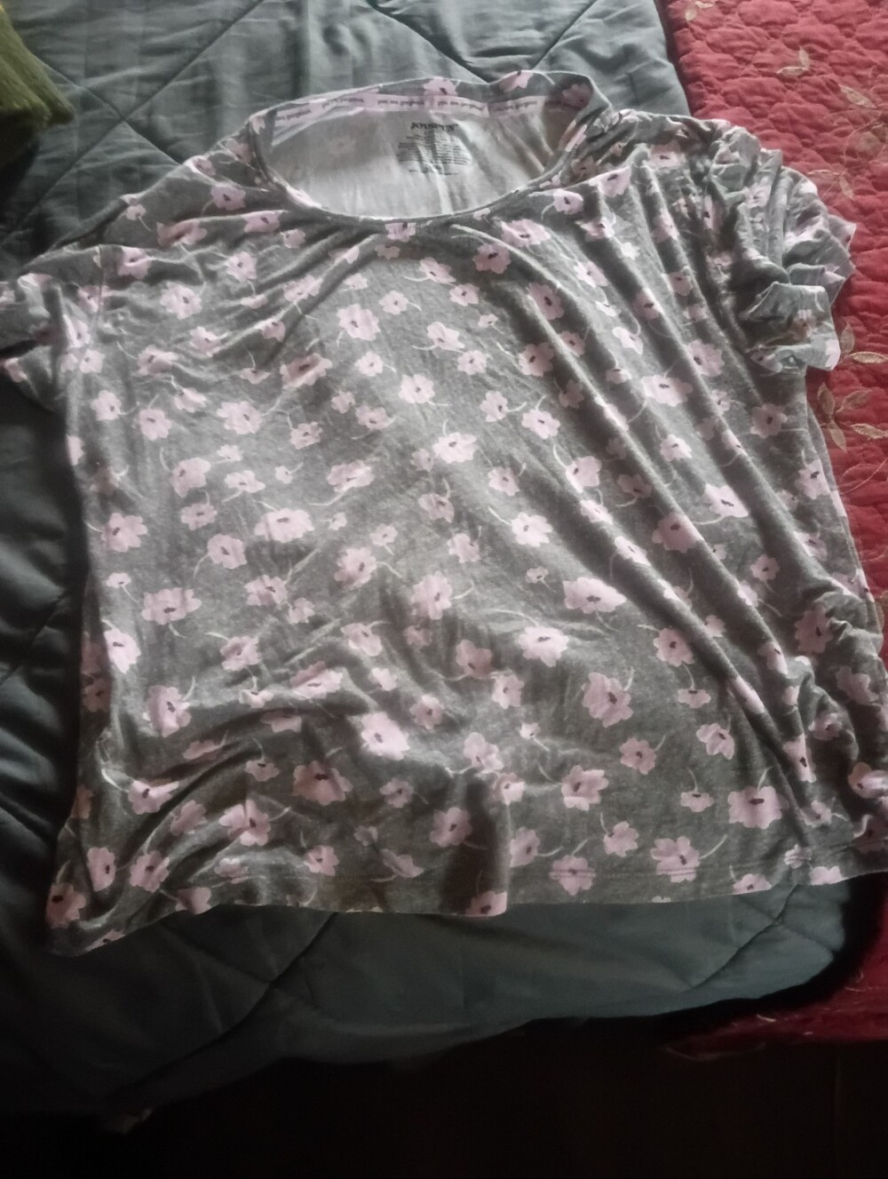 Women's Floral Short-Sleeve Tee in Gray with Pink Flowers